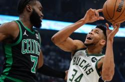 九游官方平台Doinb在雄鹿比赛中爆冷，突破纪录引发热议！(雄鹿东部冠军视频)